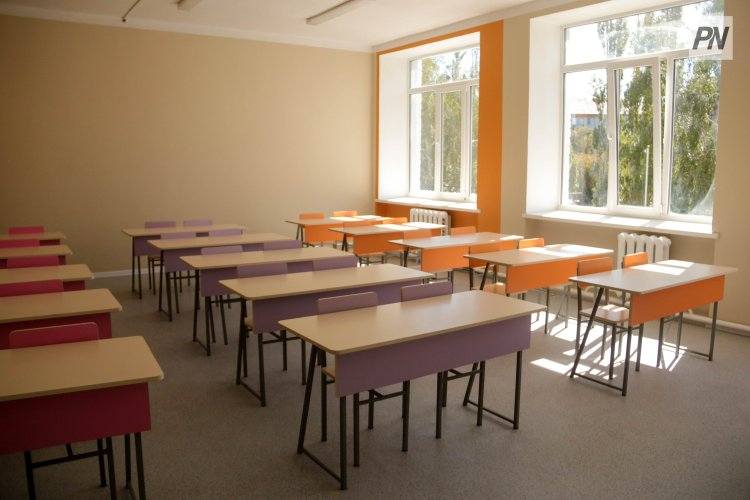 Ткнул шурупом ученика: павлодарского педагога передумали увольнять