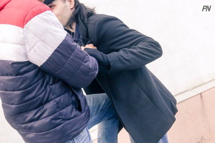 Пьяный охранник павлодарской школы распустил руки