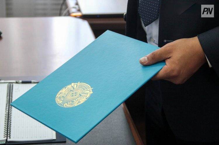 На несколько месяцев в акимате Аксу затянули выдачу документа на землю