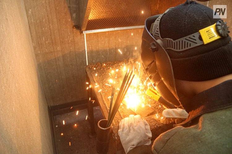 Как в Павлодарской области поддерживают рабочую молодежь