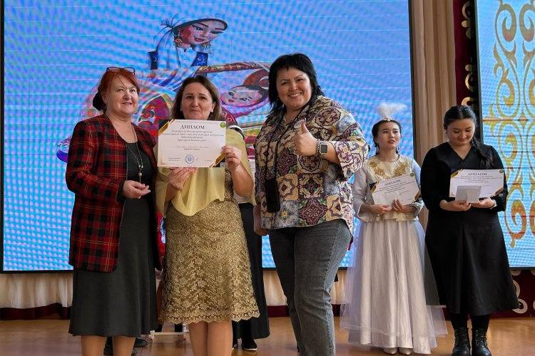 «Спят ли мамы»: в Павлодаре наградили лучшего оратора среди учителей