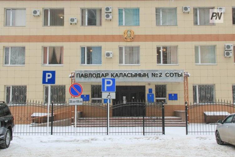 Павлодарца осудили за кражу еды из холодильника соседки