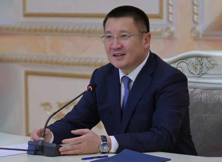 Асаин Байханов перечислил «женские» качества