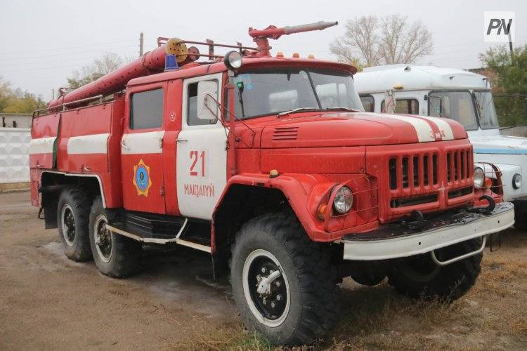 Павлодарские огнеборцы потушили пожар на заводе