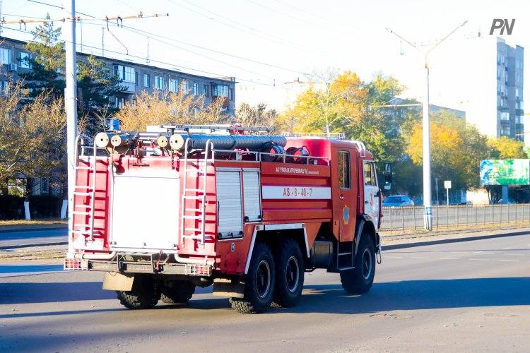 В Экибастузе загорелся торговый дом