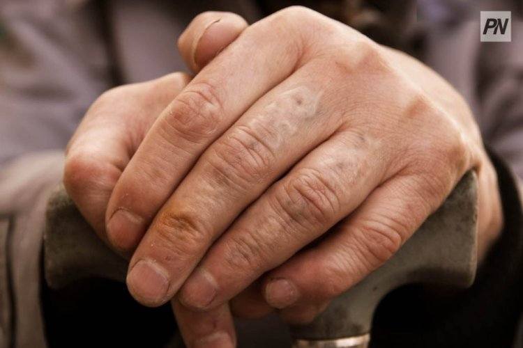 Асаин Байханов поздравил столетнего павлодарца
