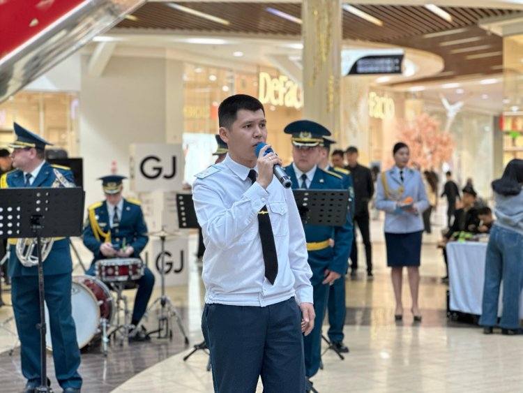 Павлодарские полицейские исполнили песни Победы