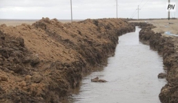 В Кенжеколе укрепили противопаводковую насыпь
