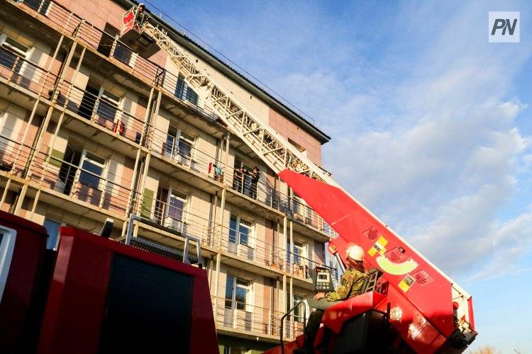 В Павлодаре за полчаса потушили пожар в многоэтажке