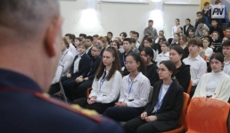 Блогеры и спортсмены рассказали павлодарским школьникам о последствиях правонарушений