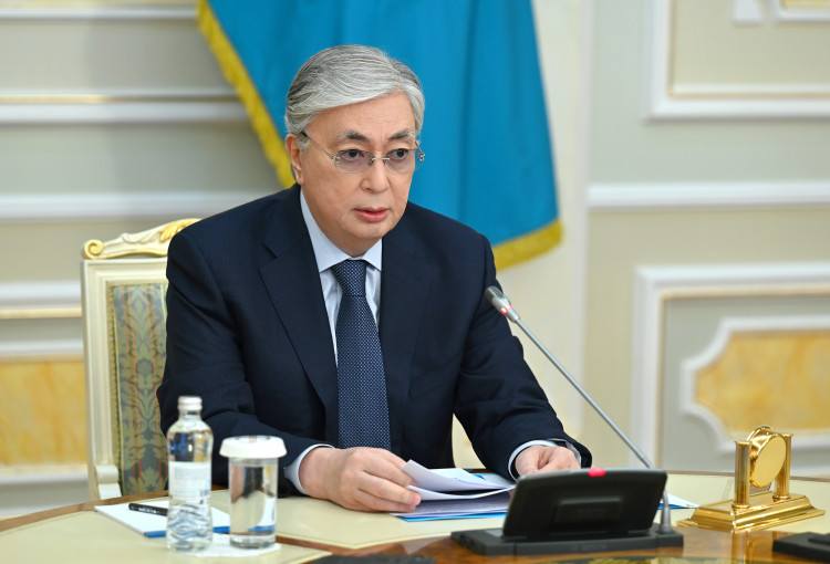 Президент поздравил казахстанцев с праздником Великой Победы