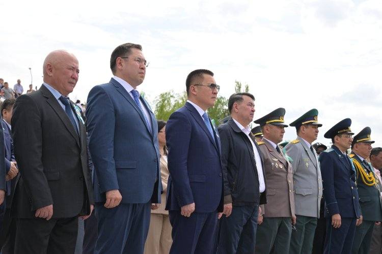 Асаин Байханов поздравил павлодарцев с праздником мужества