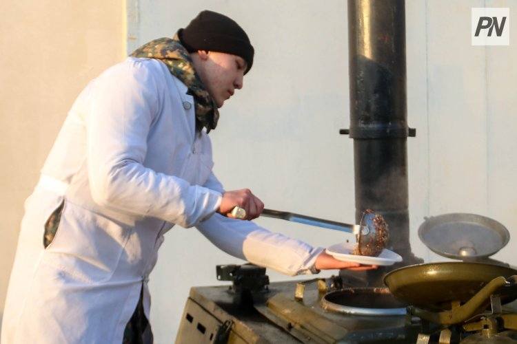 Рецепт, проверенный временем: как готовят солдатскую кашу павлодарские военные