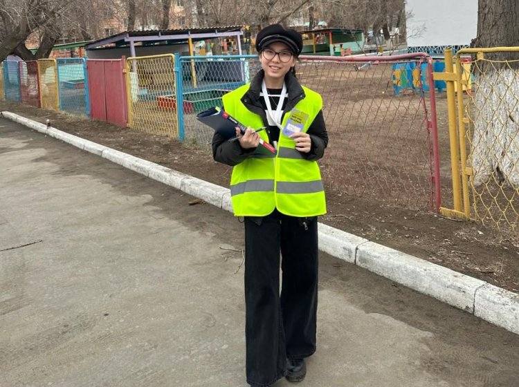 Школьница из Павлодара готовит проект о безопасной дороге в школу