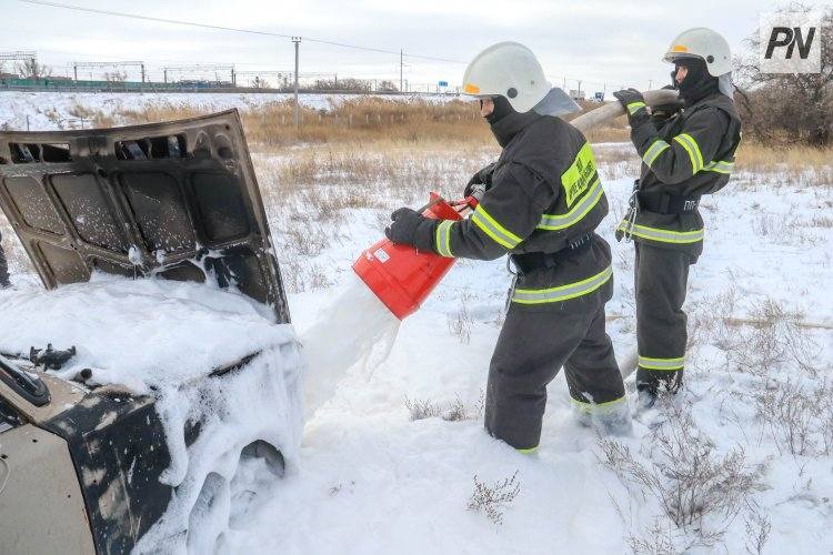 В Павлодаре потушили горящий автомобиль
