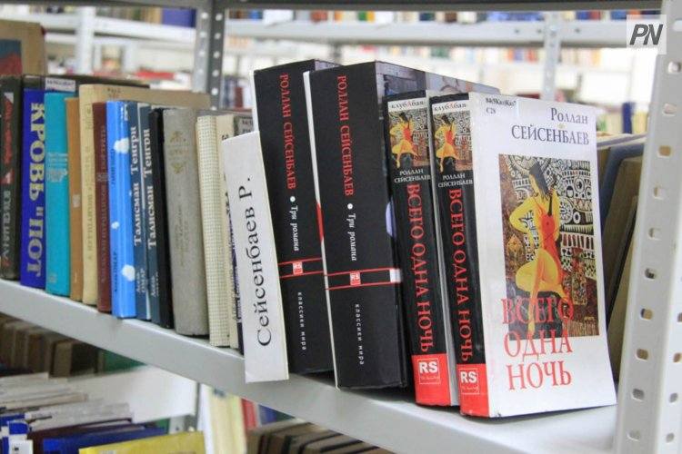 В Павлодаре заработала уличная библиотека