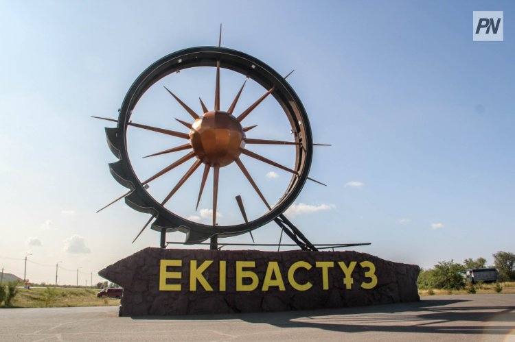 Экибастуз украсили портретом знаменитого Естая