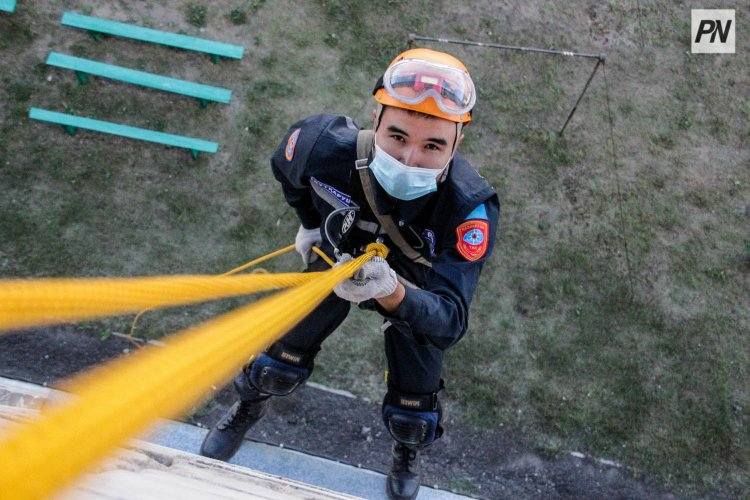 В Экибастузе спасли маленького «альпиниста»