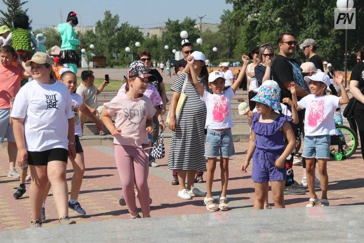 В Экибастузе начало каникул отметили фестивалем «Балалар үні»