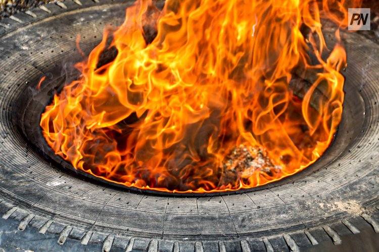 Павлодарские огнеборцы потушили автомобиль