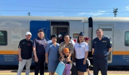 Пятимиллионного пассажира торжественно встретили на вокзале в Астане