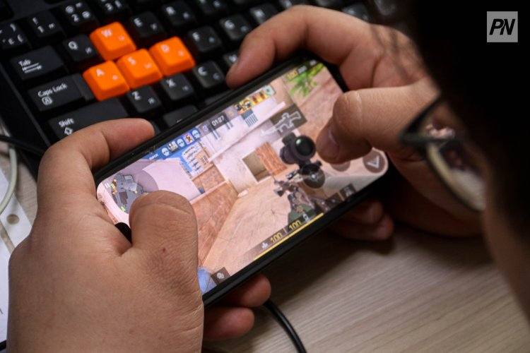 Жительница Аделаиды нашла смартфон в контейнере с едой