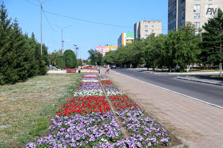 В Павлодаре для студентов и школьников началось трудовое лето