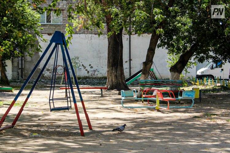 Следы гельминтов обнаружили в песочницах Экибастуза