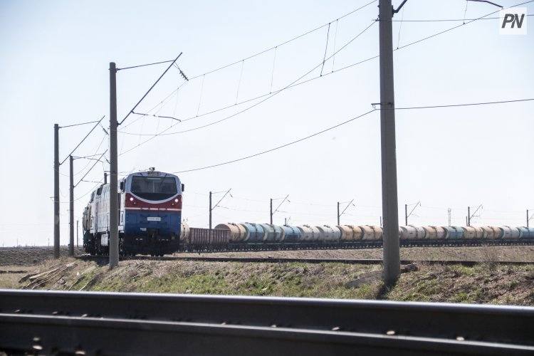 Аким Павлодарской области поздравил транспортников с праздником