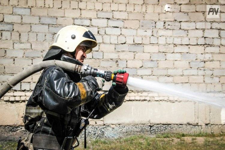 В Павлодаре потушили заброшенный дом