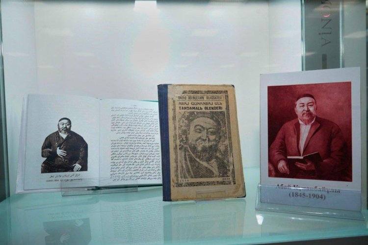 Павлодарского библиотекаря наградили медалью к 180-летию Абая