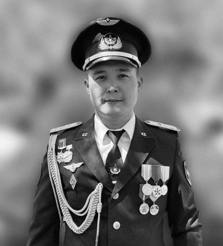 В Павлодарской области простились с погибшим лётчиком
