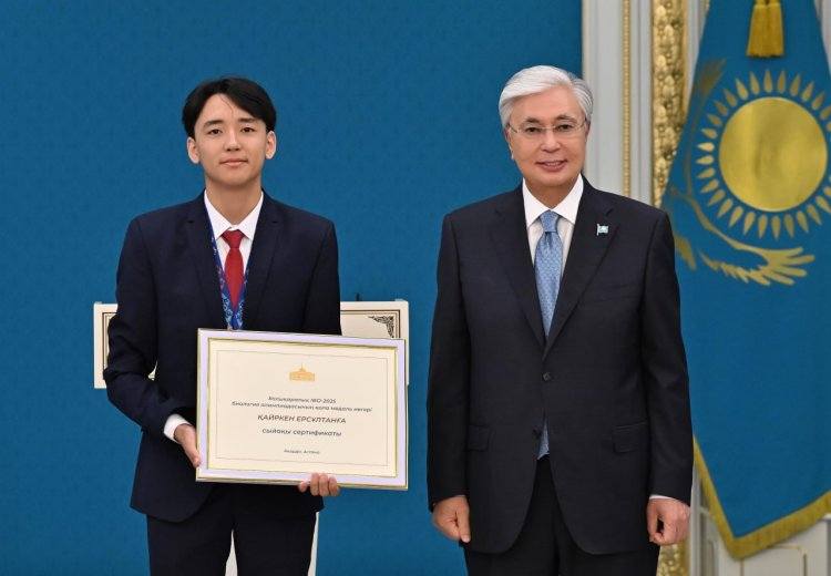 Павлодарский школьник получил награду из рук Президента