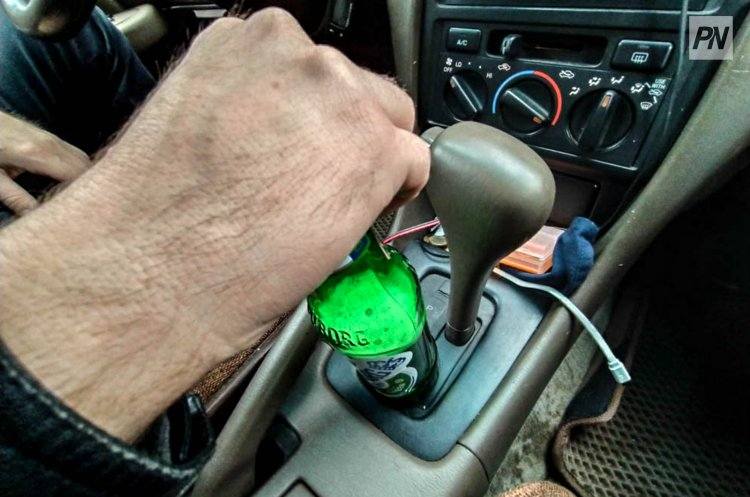 В Павлодаре водителя арестовали за наезд на лестницу магазина
