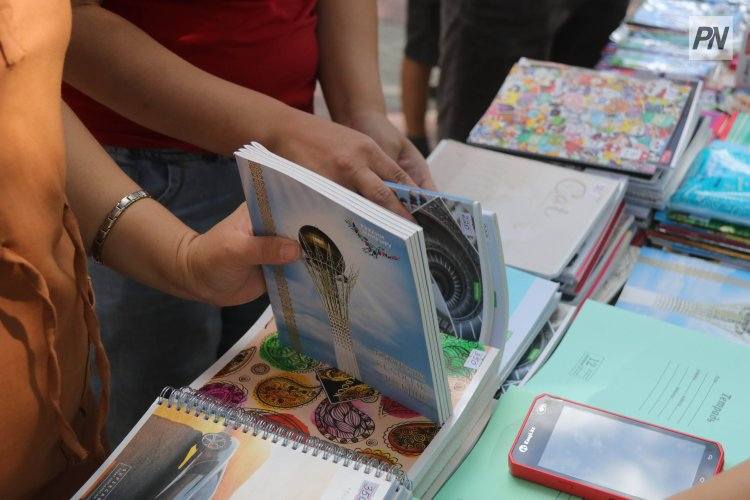 Павлодарские депутаты собрали в школу полсотни детей