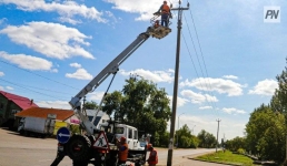 В Павлодарской области сильный ветер повалил электроопоры