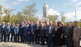 Цветы к памятнику Косума Пшенбаева возложили в Экибастузе