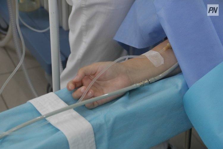 Выбросившую из окна двоих детей павлодарку выписали из больницы