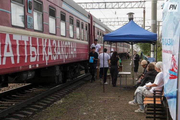 Поезд здоровья продолжает прием сельчан Павлодарской области