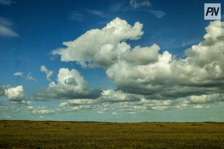 Синоптики рекомендуют павлодарцам не убирать далеко зонтики