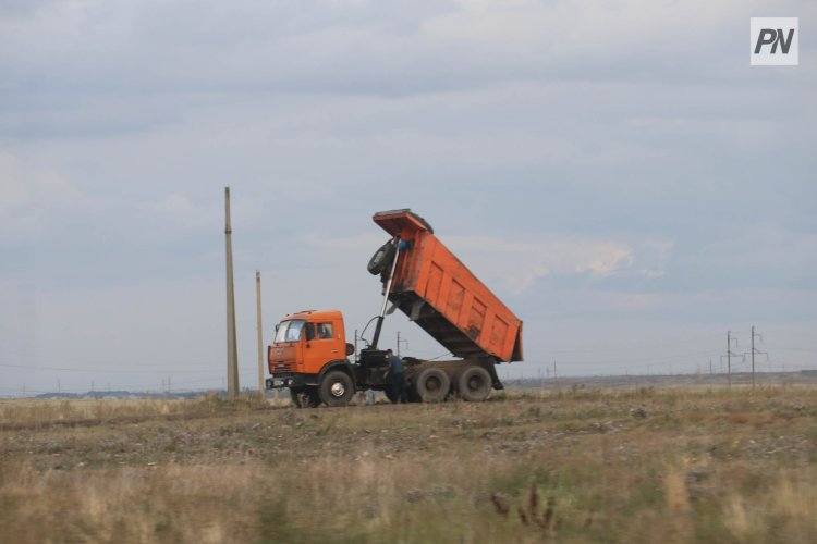 Жителя Аксу зажало в кабине грузового автомобиля