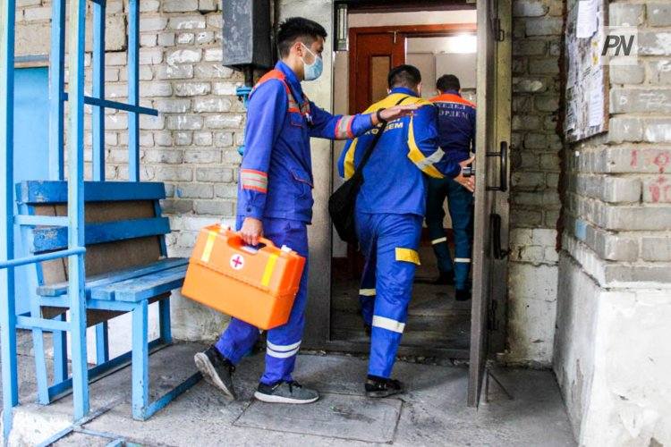 Павлодарцы обратились к медикам с обморожениями и ушибами