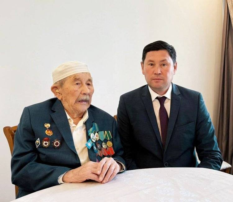 В Баянауле поздравили столетнего ветерана