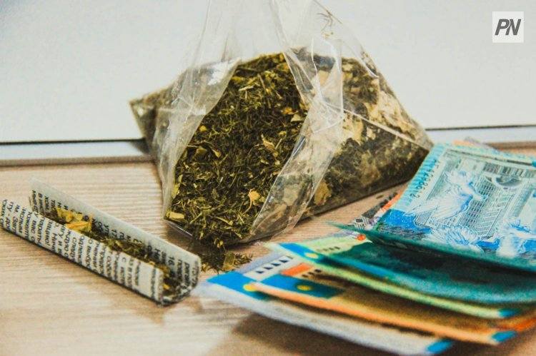 В пригороде Павлодара задержали подозреваемого в сбыте наркотиков