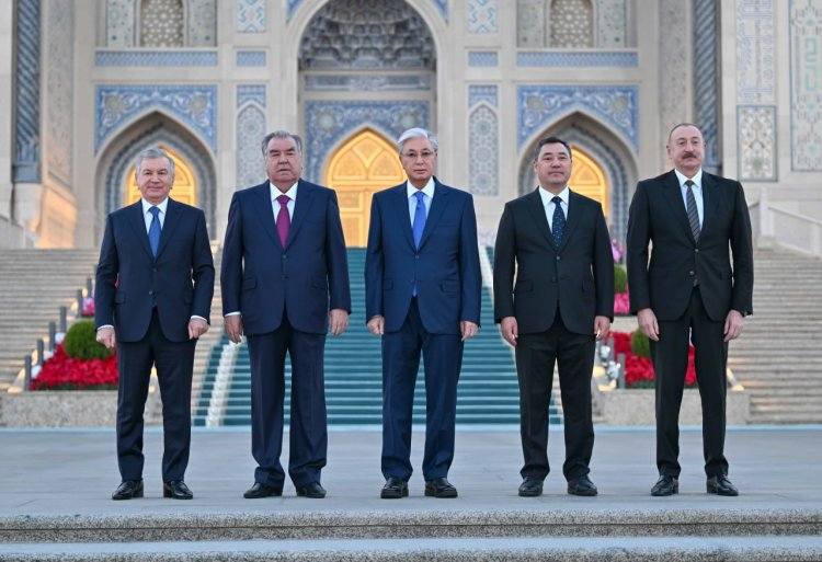 Президенты Центральной Азии и Азербайджана посетили Центр исламской цивилизации