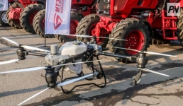 На павлодарских полях активно используют дроны для опрыскивания культур