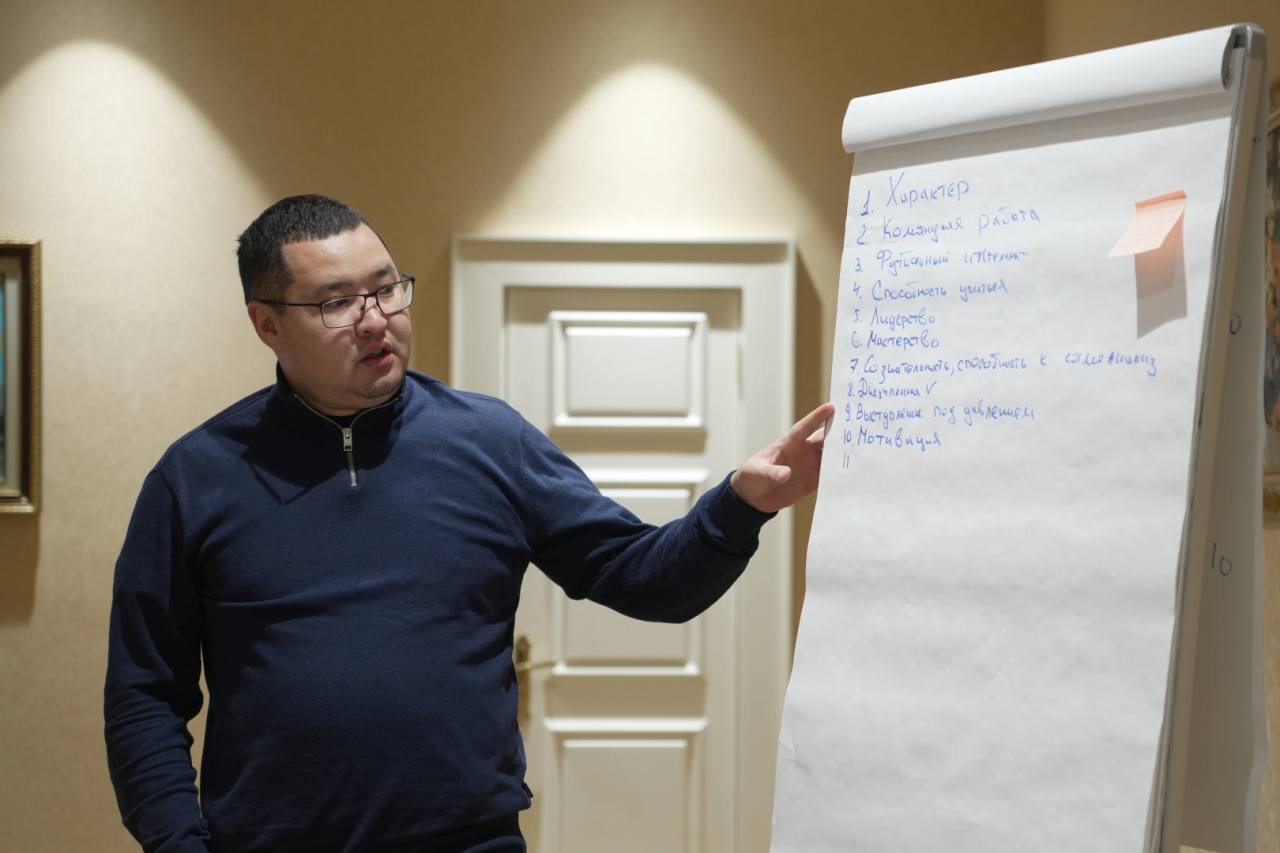 Павлодарский футбольный тренер перенимал опыт «Арсенала»