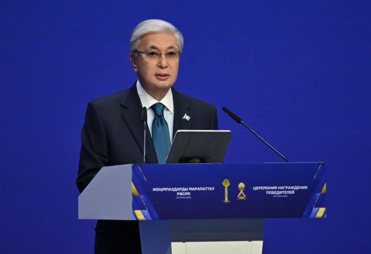 Глава государства поздравил казахстанцев с праздником