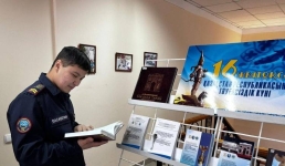 В Экибастузе пожарные поучаствовали в книжной выставке ко Дню независимости