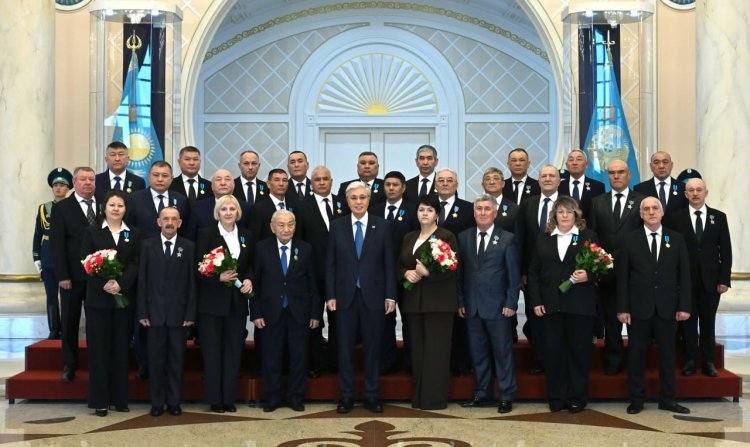 Касым-Жомарт Токаев наградил павлодарских энергетиков